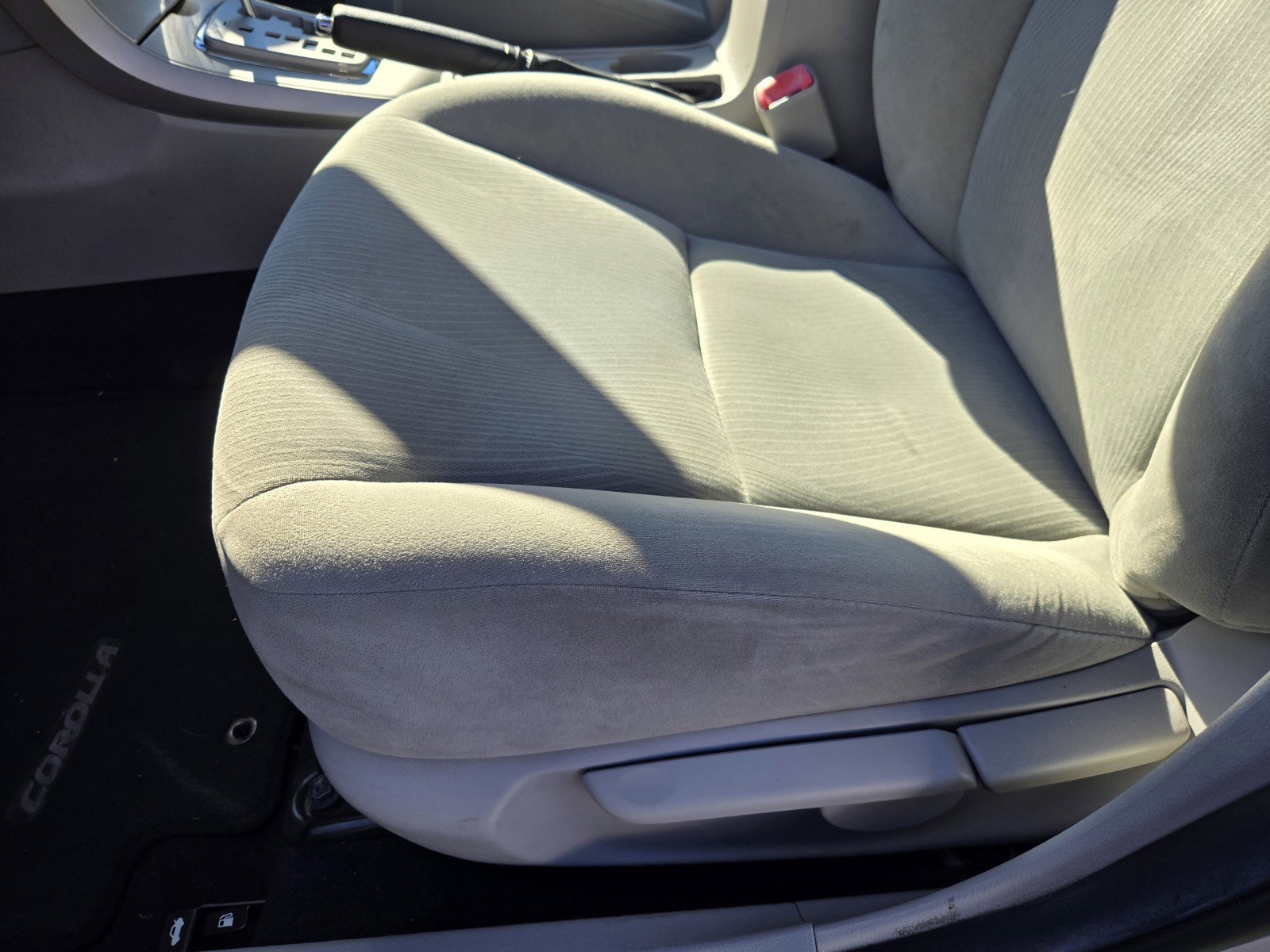 Used 2012 Toyota Corolla LE image 16