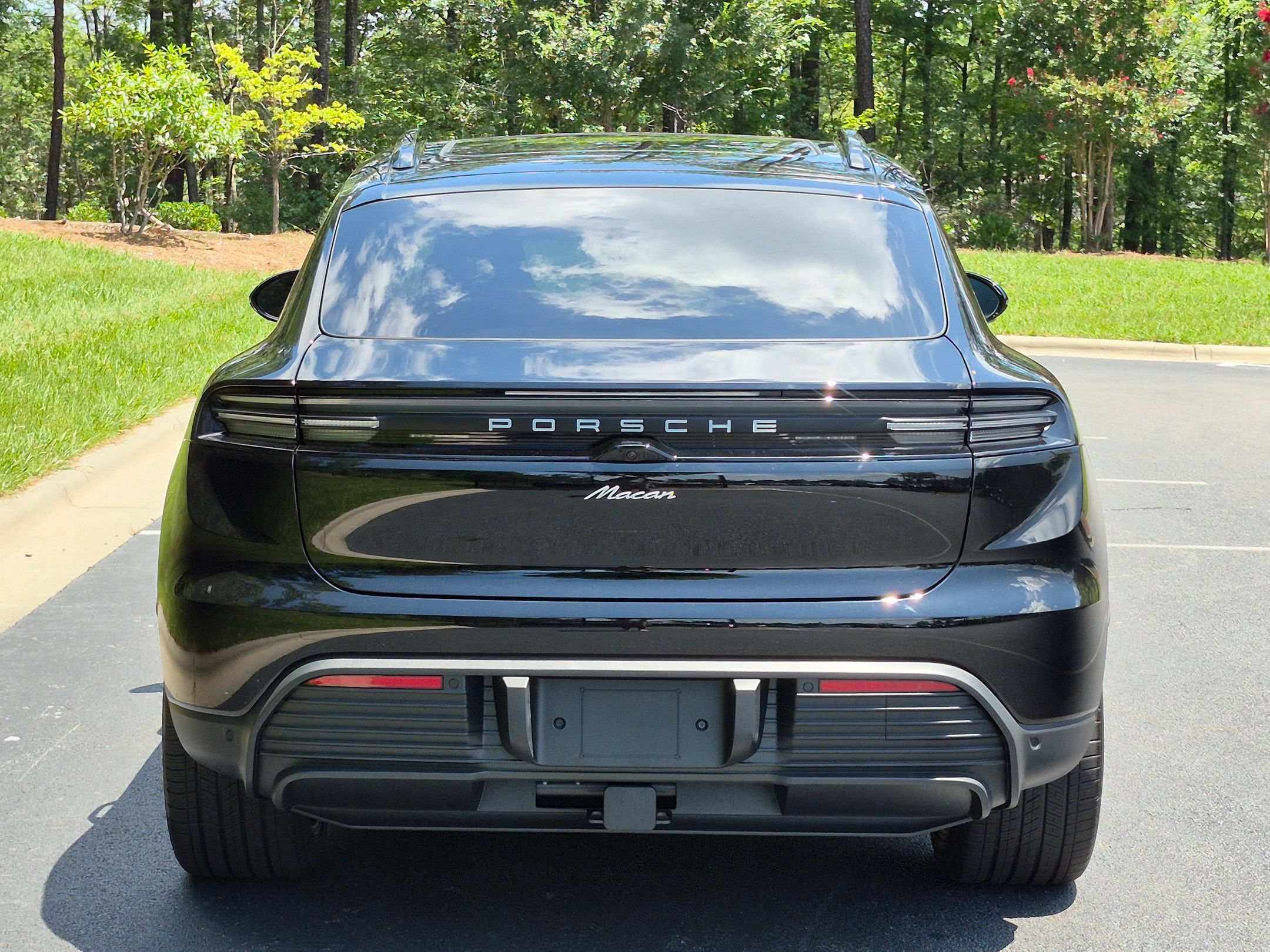 New 2026 Porsche Macan Turbo Electric RWD image 29