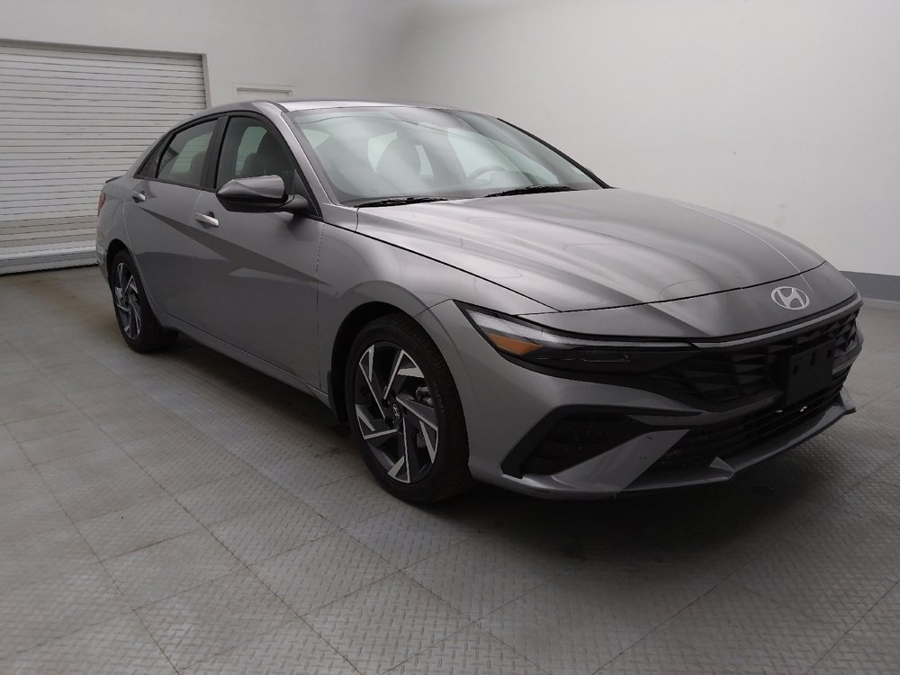 Used 2025 Hyundai Elantra Sport image 13