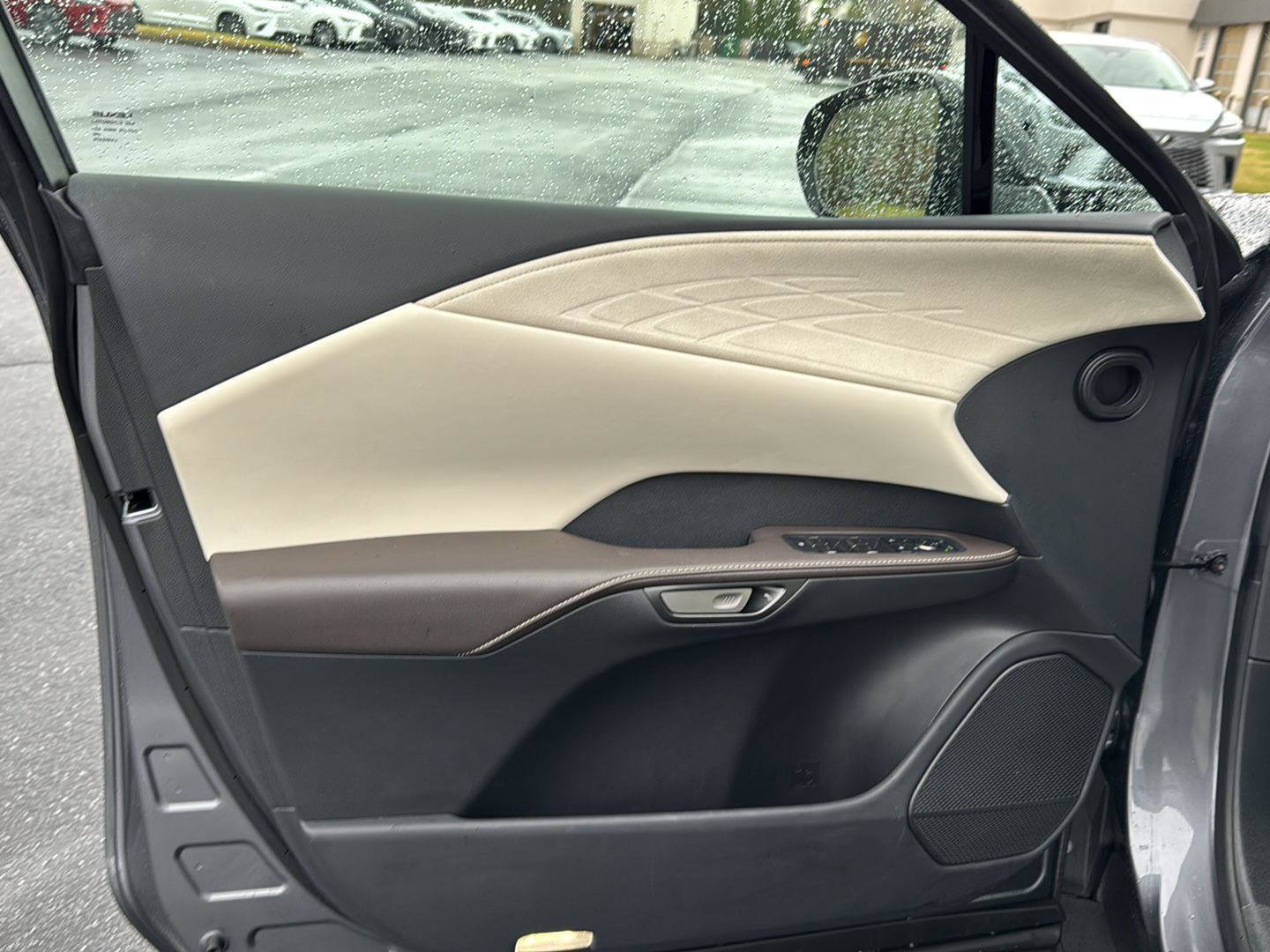 Used 2023 Lexus RX 350 w/ Accessory Package (Z1) image 14