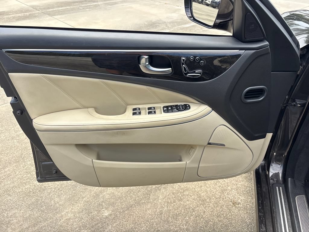 Used 2015 Hyundai Equus Signature RWD image 16