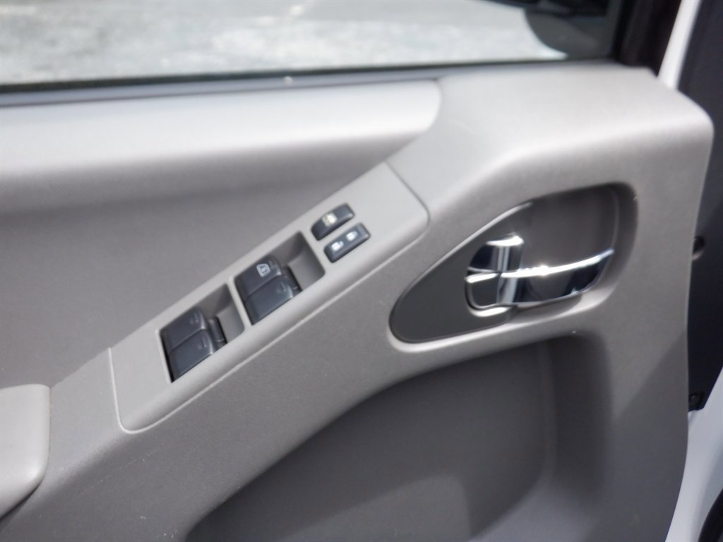 Used 2021 Nissan Frontier SV w/ Midnight Edition Floor Mats image 13