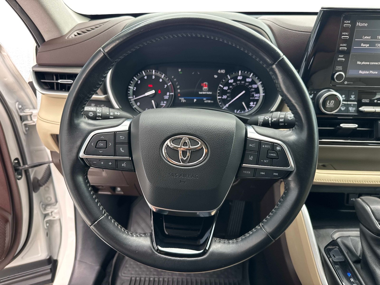 Used 2021 Toyota Highlander XLE AWD/4WD image 29
