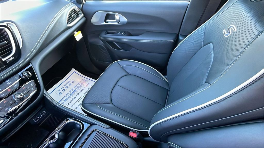 New 2025 Chrysler Pacifica Limited image 14