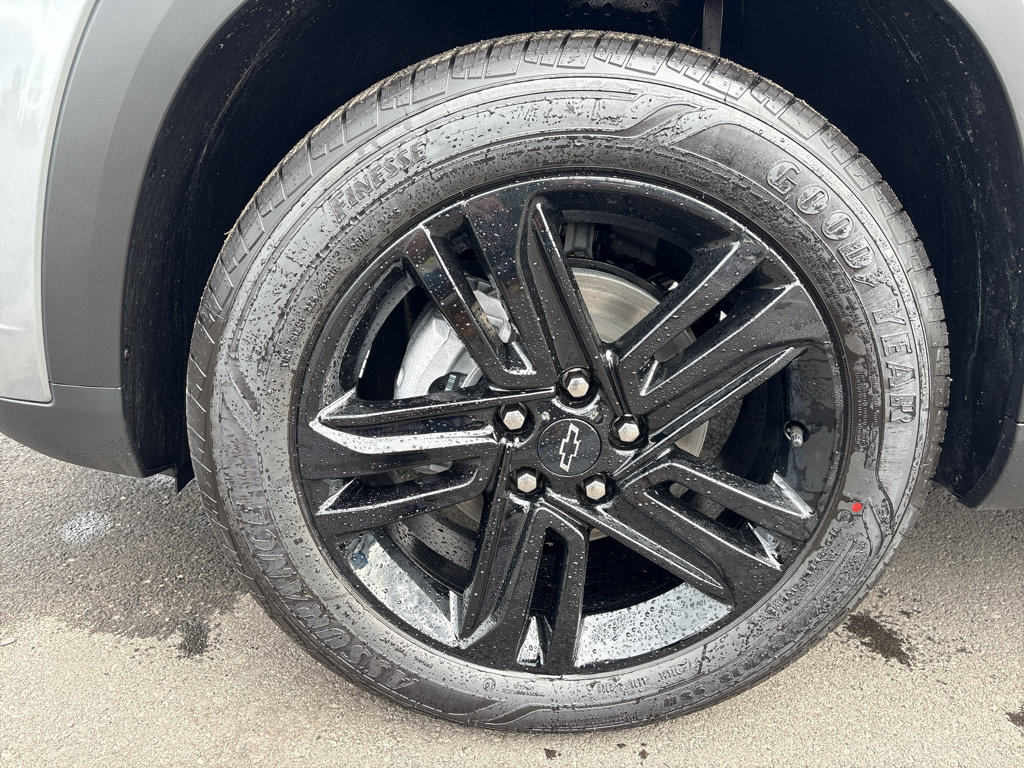 New 2026 Chevrolet Trax ACTIV w/ Sunroof Package FWD image 9