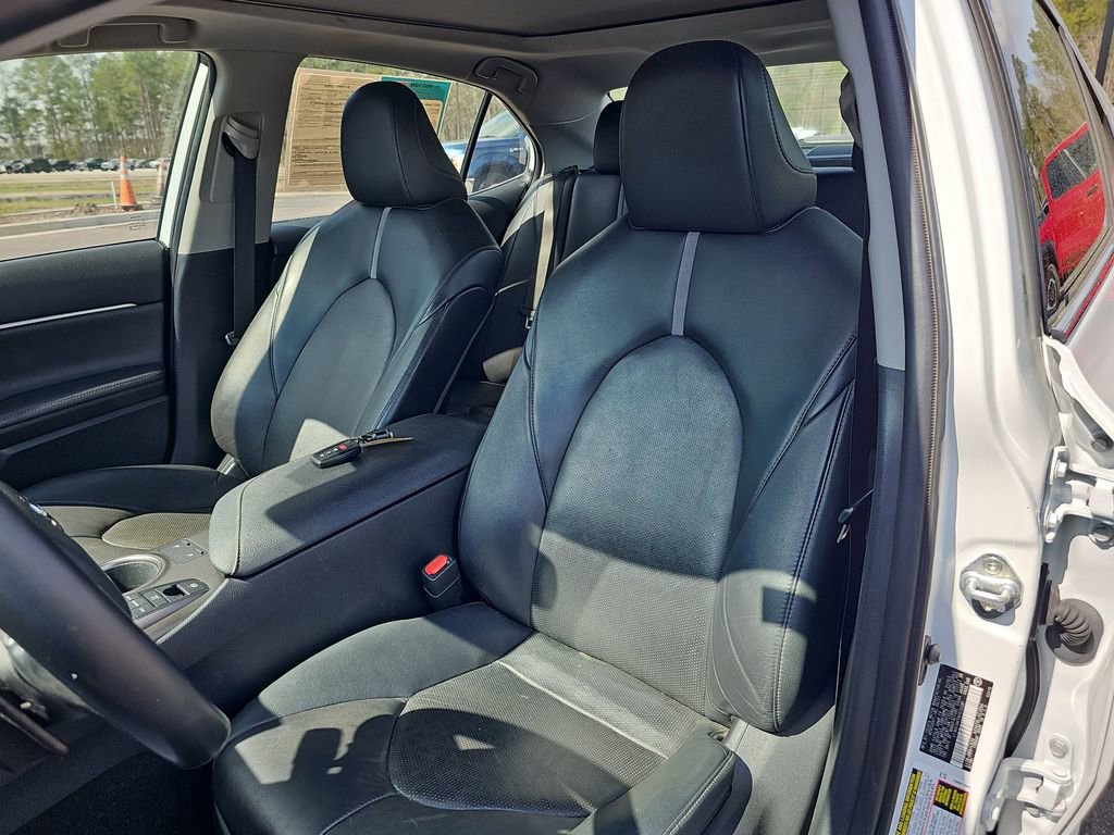 Used 2022 Toyota Camry XSE w/ Navigation Package image 19