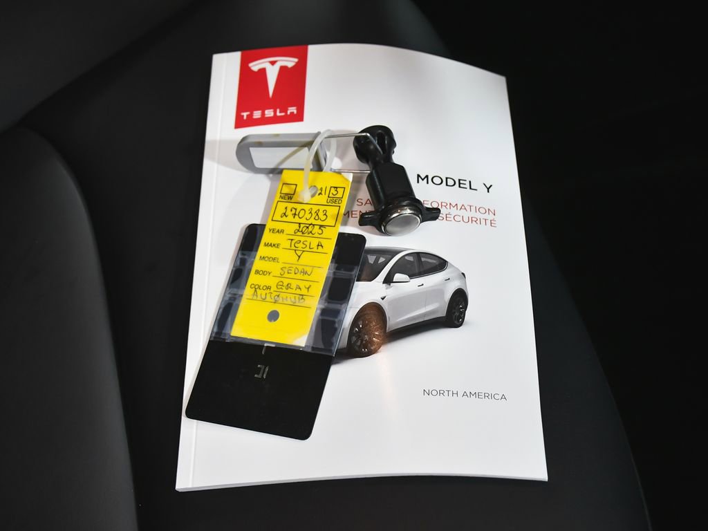 Used 2025 Tesla Model Y Long Range AWD/4WD image 71