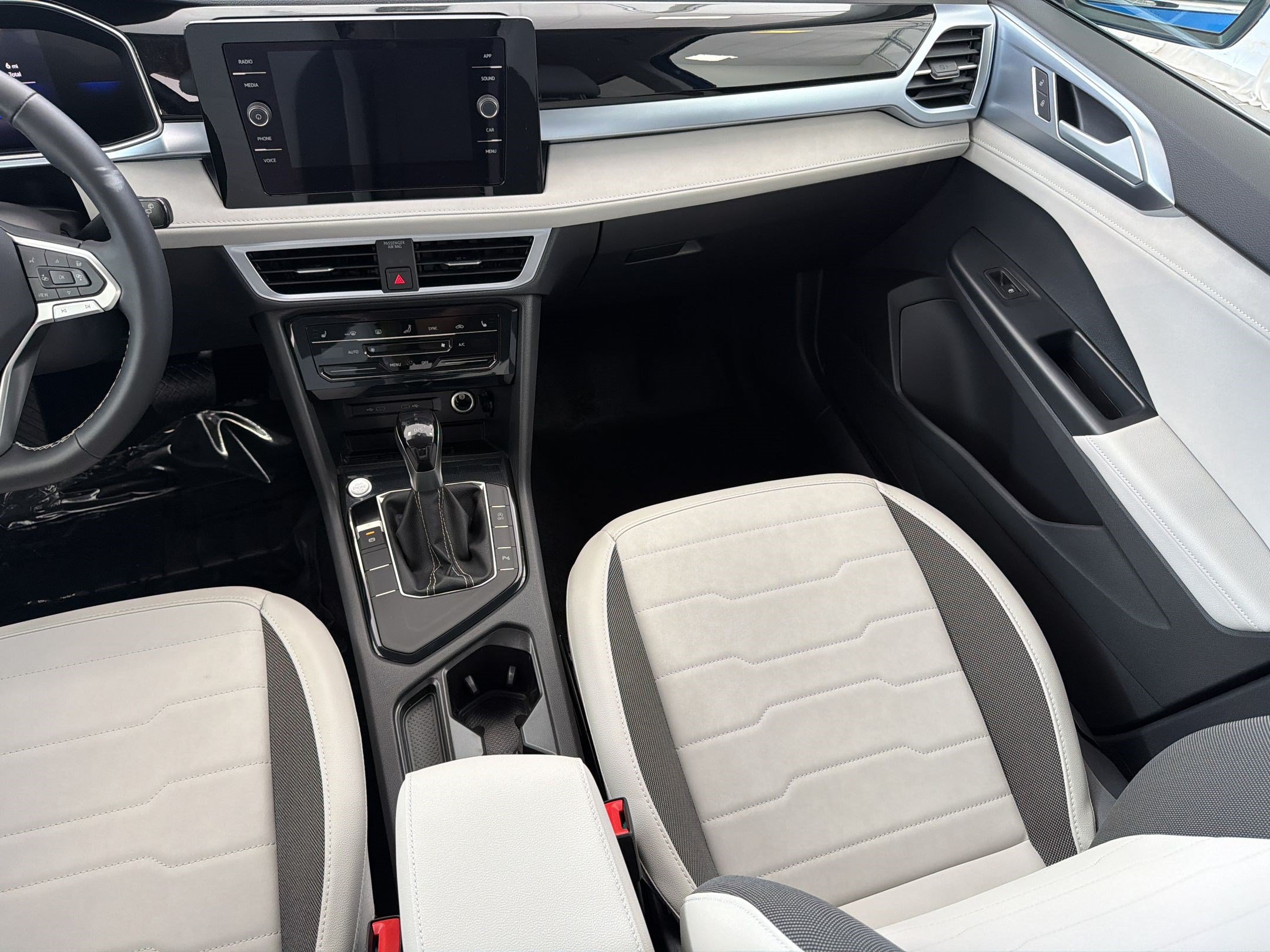 New 2026 Volkswagen Taos SE FWD image 28
