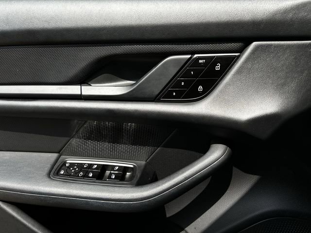 Used 2021 Porsche Taycan 4S w/ Premium Package image 27