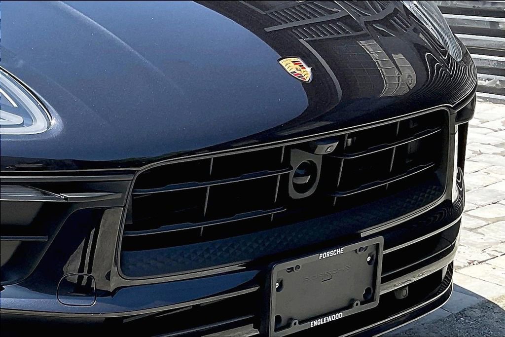 Certified 2025 Porsche Macan image 32