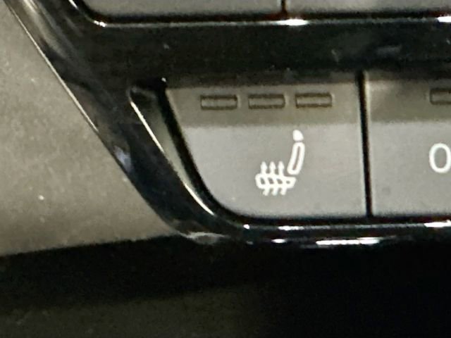 Used 2024 Audi Q4 e-tron Prestige w/ Black Optic Package image 18