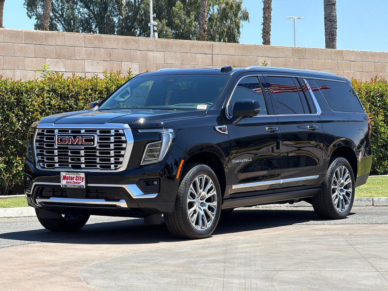 New 2026 GMC Yukon XL Denali w/ Denali Reserve Package AWD/4WD image 8