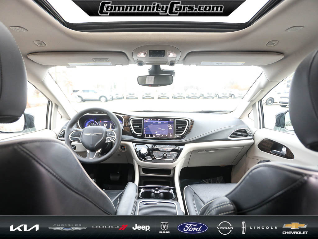Used 2024 Chrysler Pacifica Limited image 25