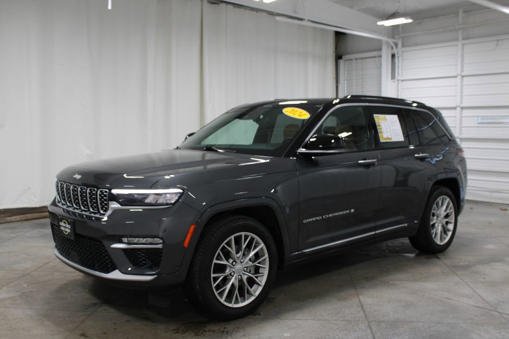 Used 2024 Jeep Grand Cherokee Summit image 4