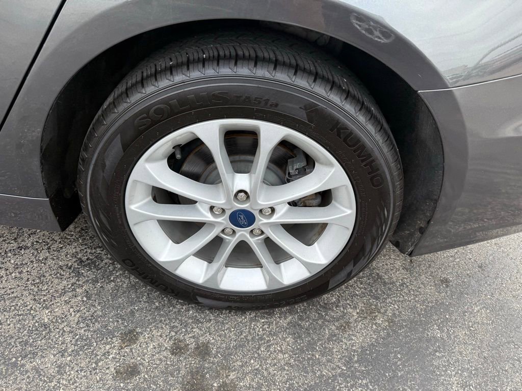 Used 2020 Ford Fusion SE image 15
