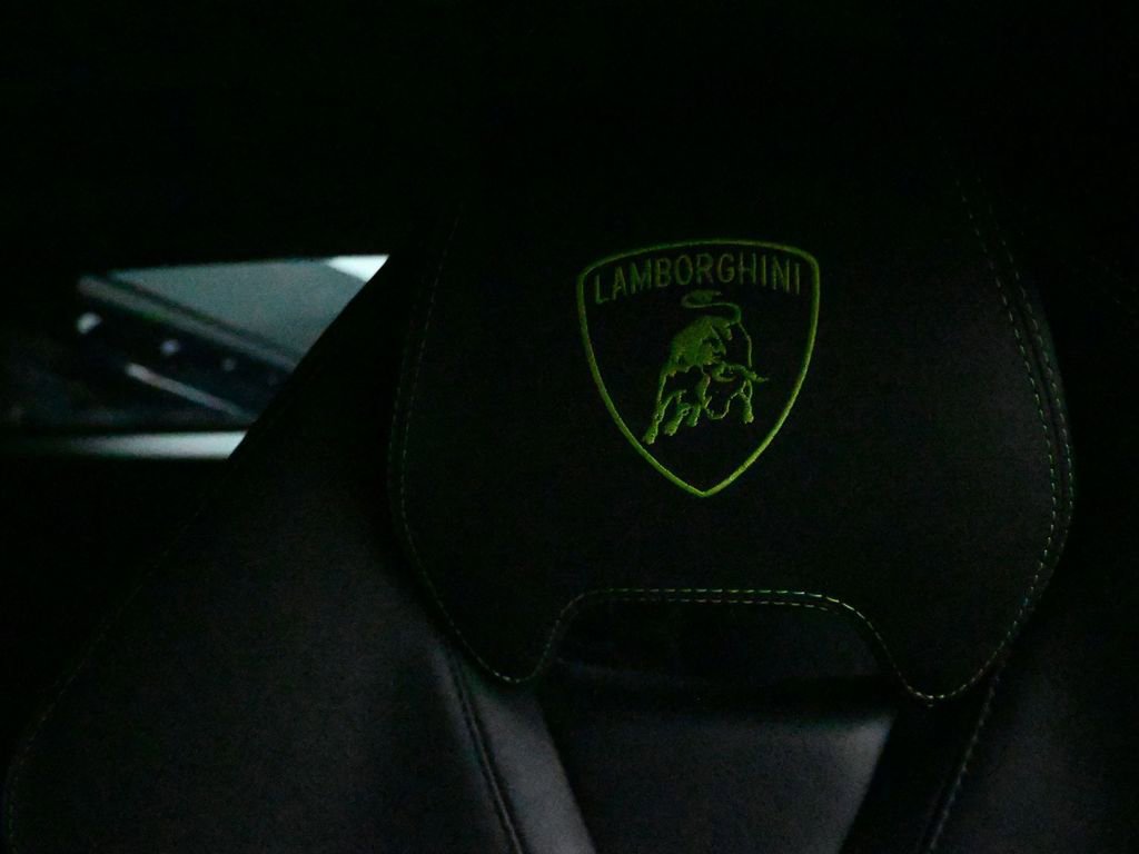 Used 2023 Lamborghini Huracan EVO image 34