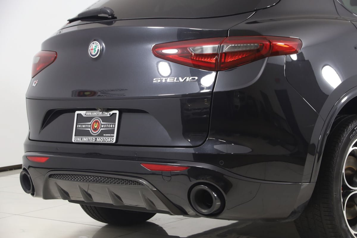 Used 2023 Alfa Romeo Stelvio Veloce AWD/4WD image 42