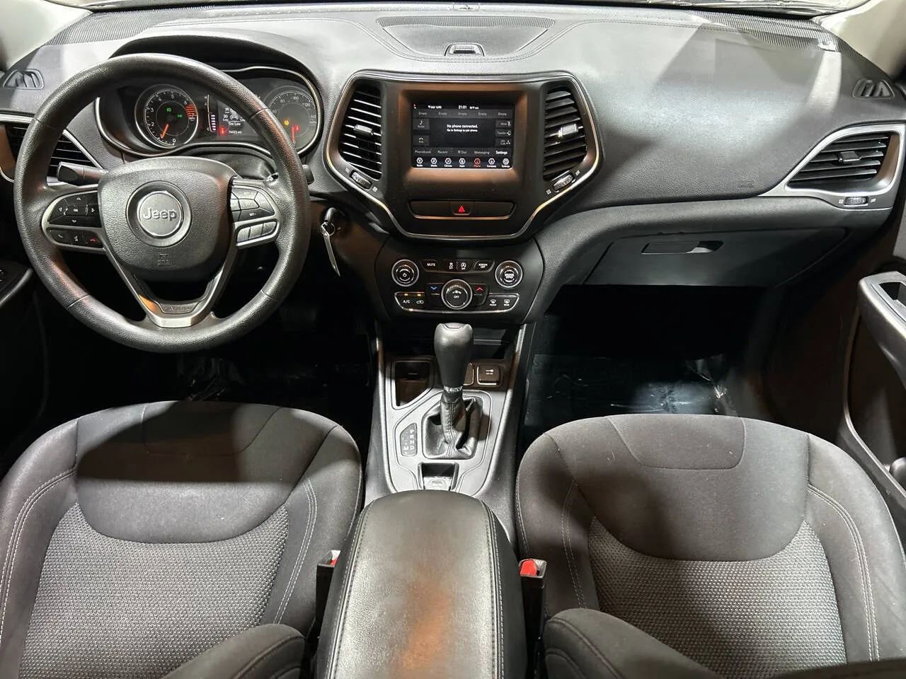 Used 2019 Jeep Cherokee Latitude w/ Popular Appearance Group FWD image 10