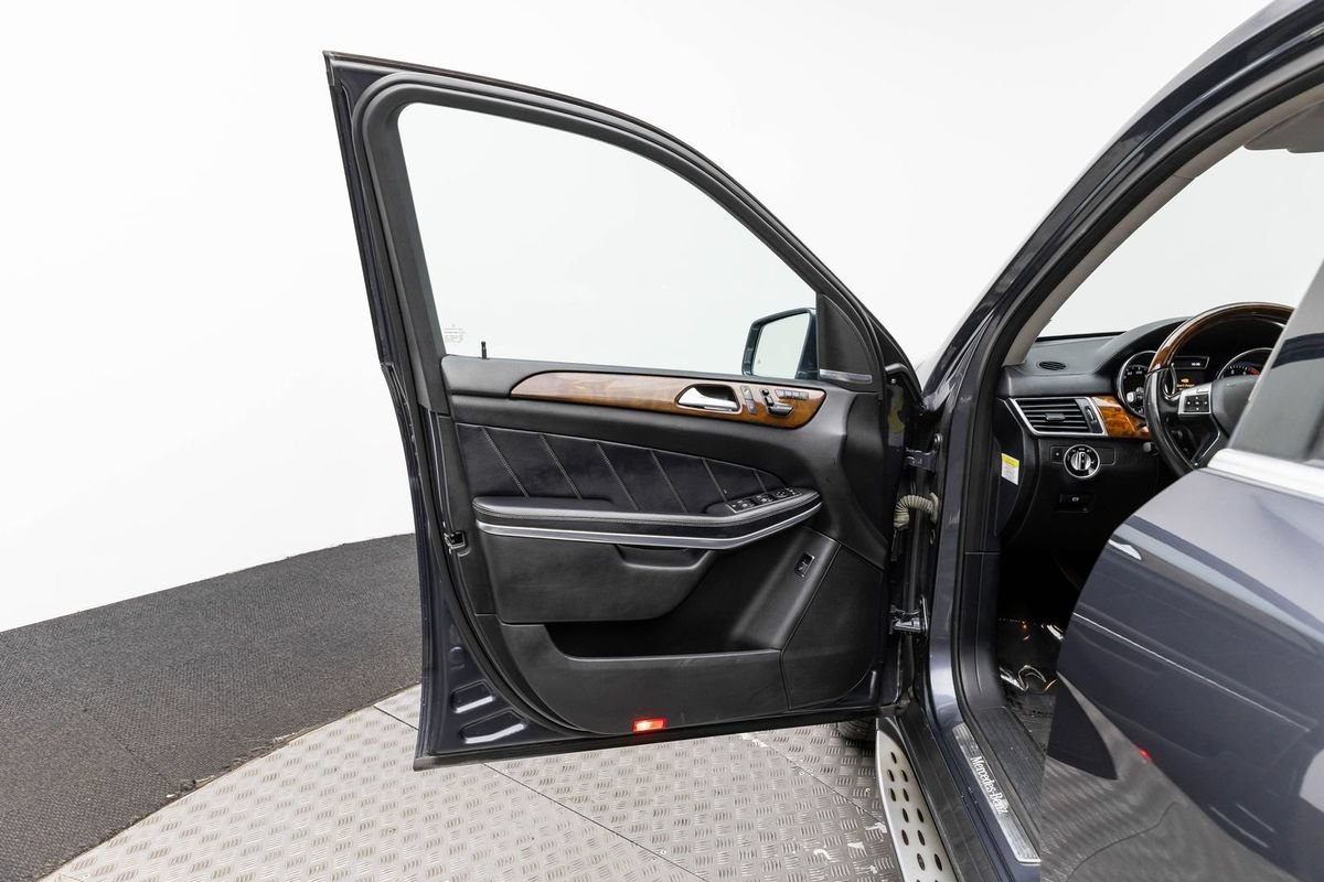 Used 2014 Mercedes-Benz GL 550 4MATIC image 9