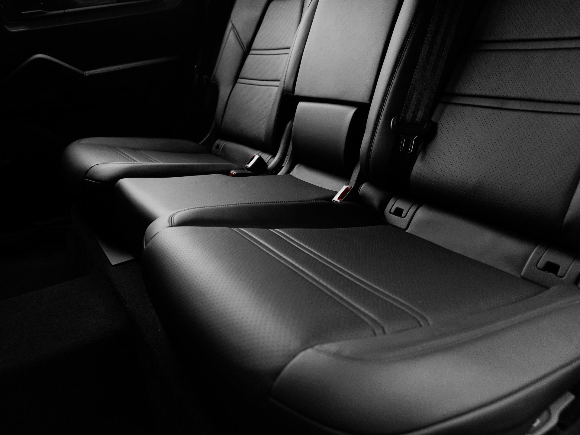 Certified 2025 Porsche Cayenne Coupe AWD/4WD image 26