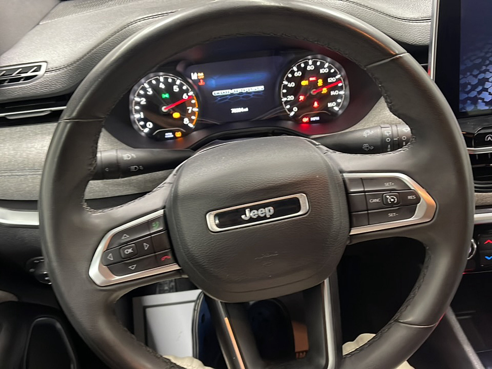 Used 2024 Jeep Compass Latitude AWD/4WD image 4