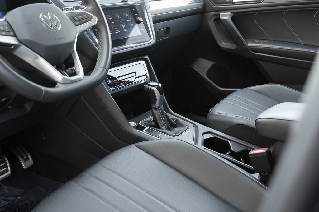 Used 2023 Volkswagen Tiguan SE R-Line FWD image 35