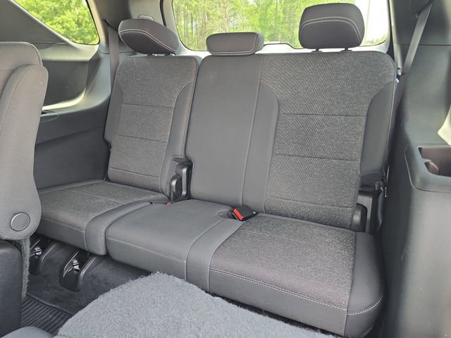 Used 2025 Chevrolet Traverse LT w/ LPO, Floor Liner Package FWD image 14