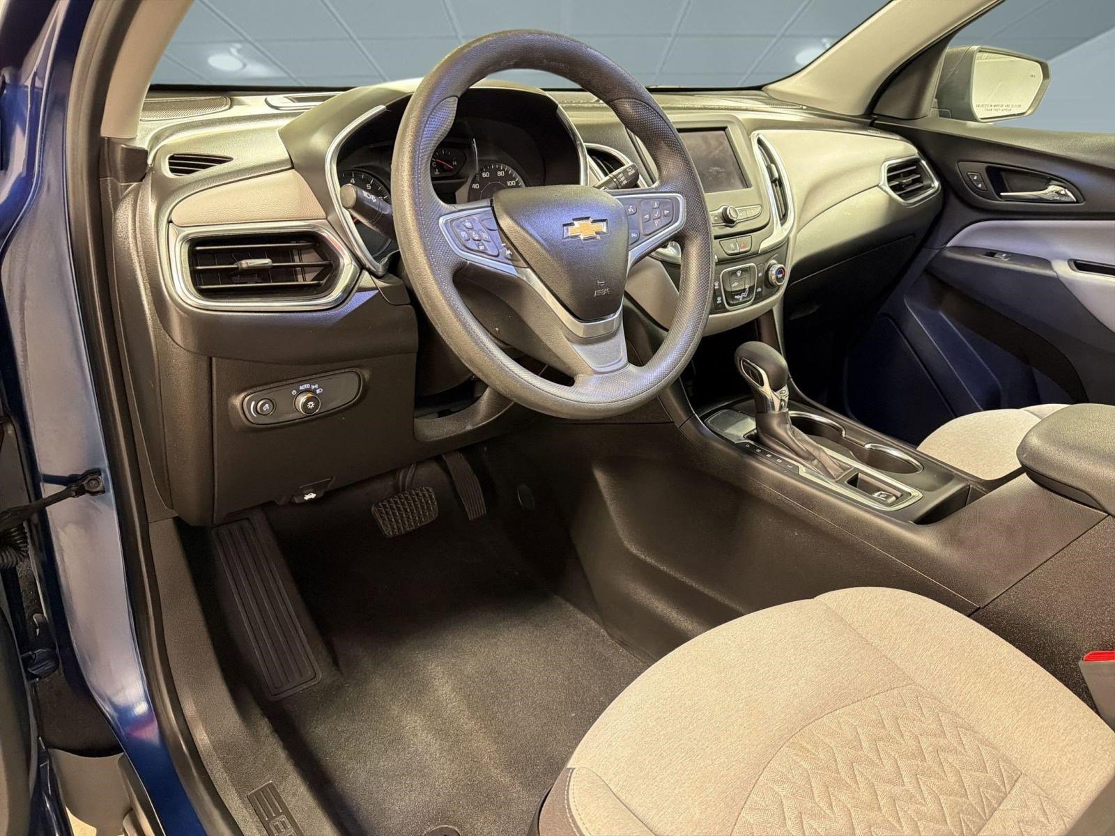Used 2022 Chevrolet Equinox LS FWD image 4