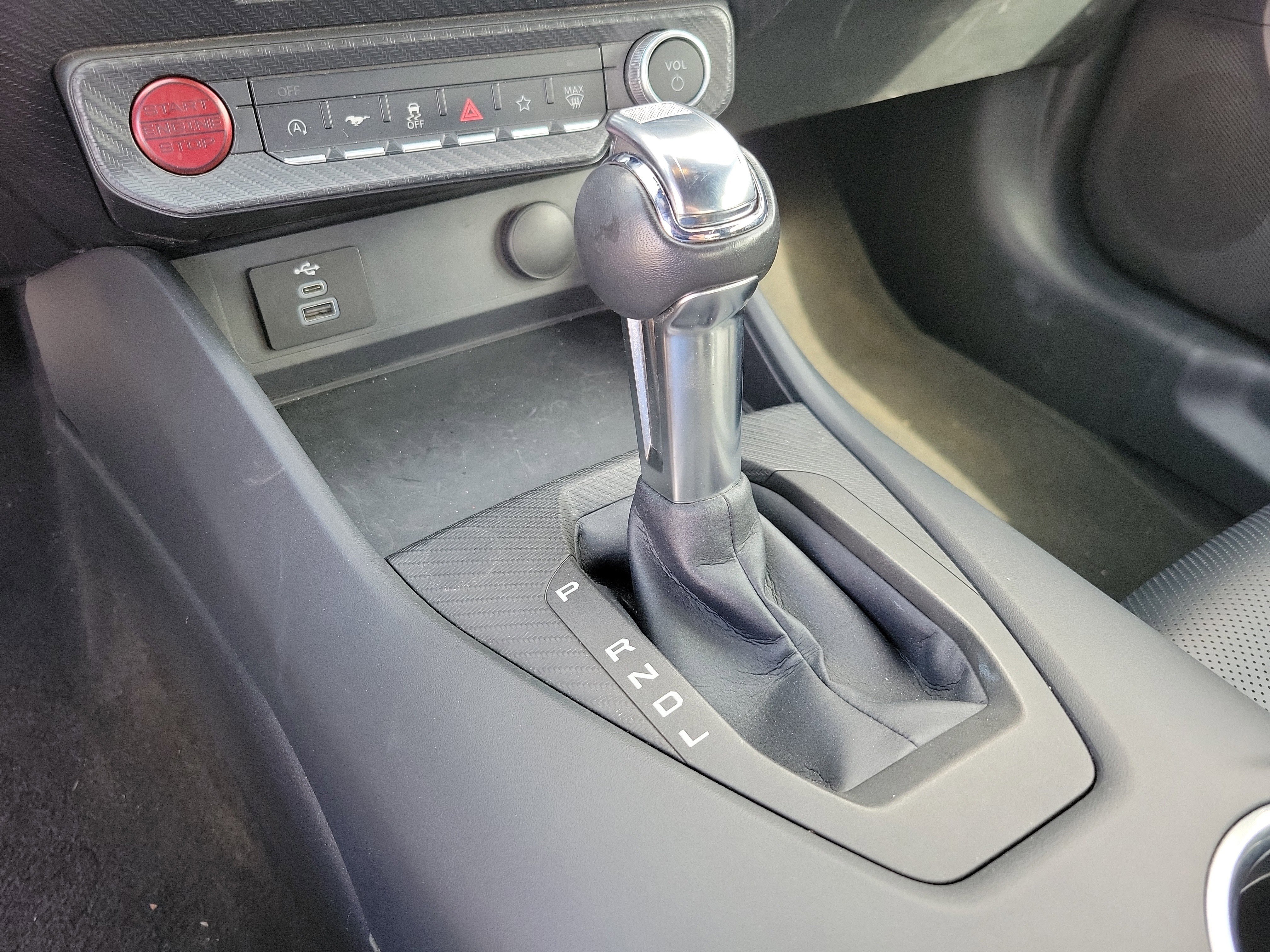 Used 2025 Ford Mustang Premium RWD image 9