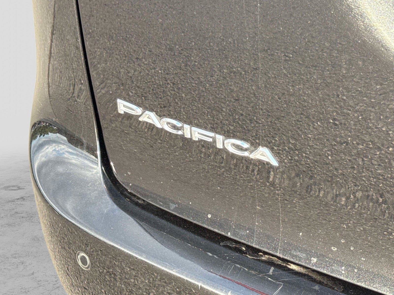 Used 2023 Chrysler Pacifica Limited FWD image 10