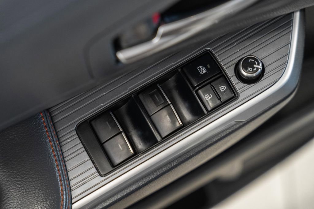 Used 2021 Toyota Sienna XSE image 38