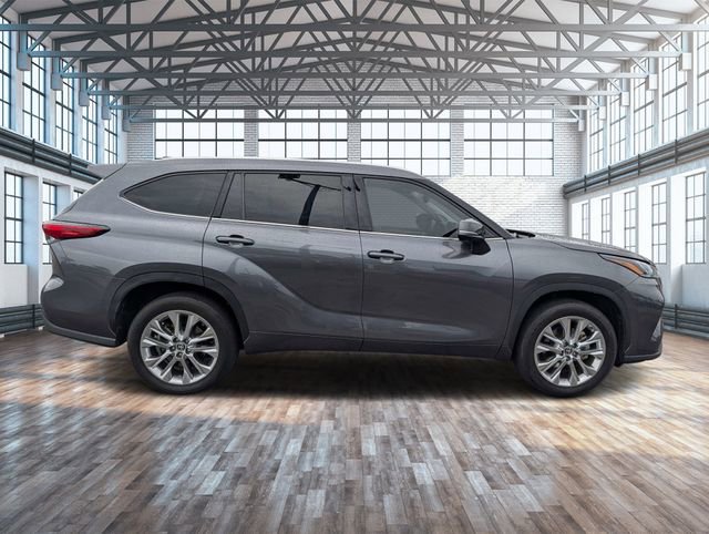 Used 2023 Toyota Highlander Limited FWD image 3