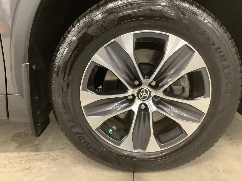 Used 2022 Toyota Highlander XLE AWD/4WD image 28