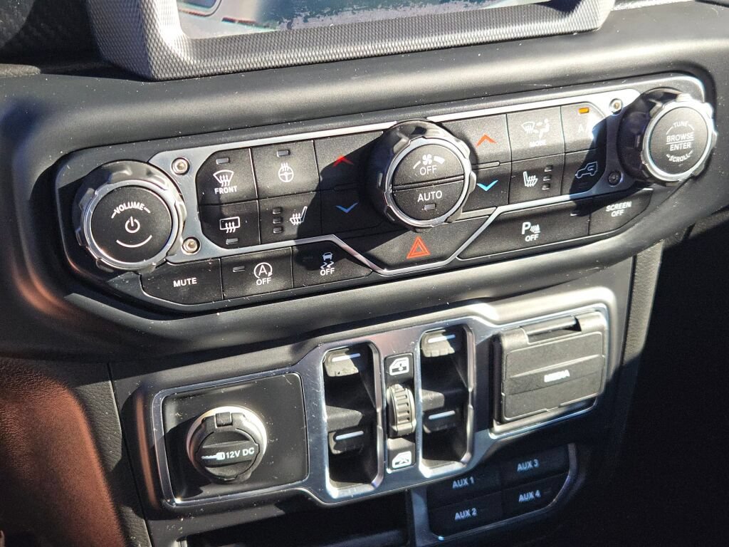 Certified 2020 Jeep Gladiator Overland AWD/4WD image 28