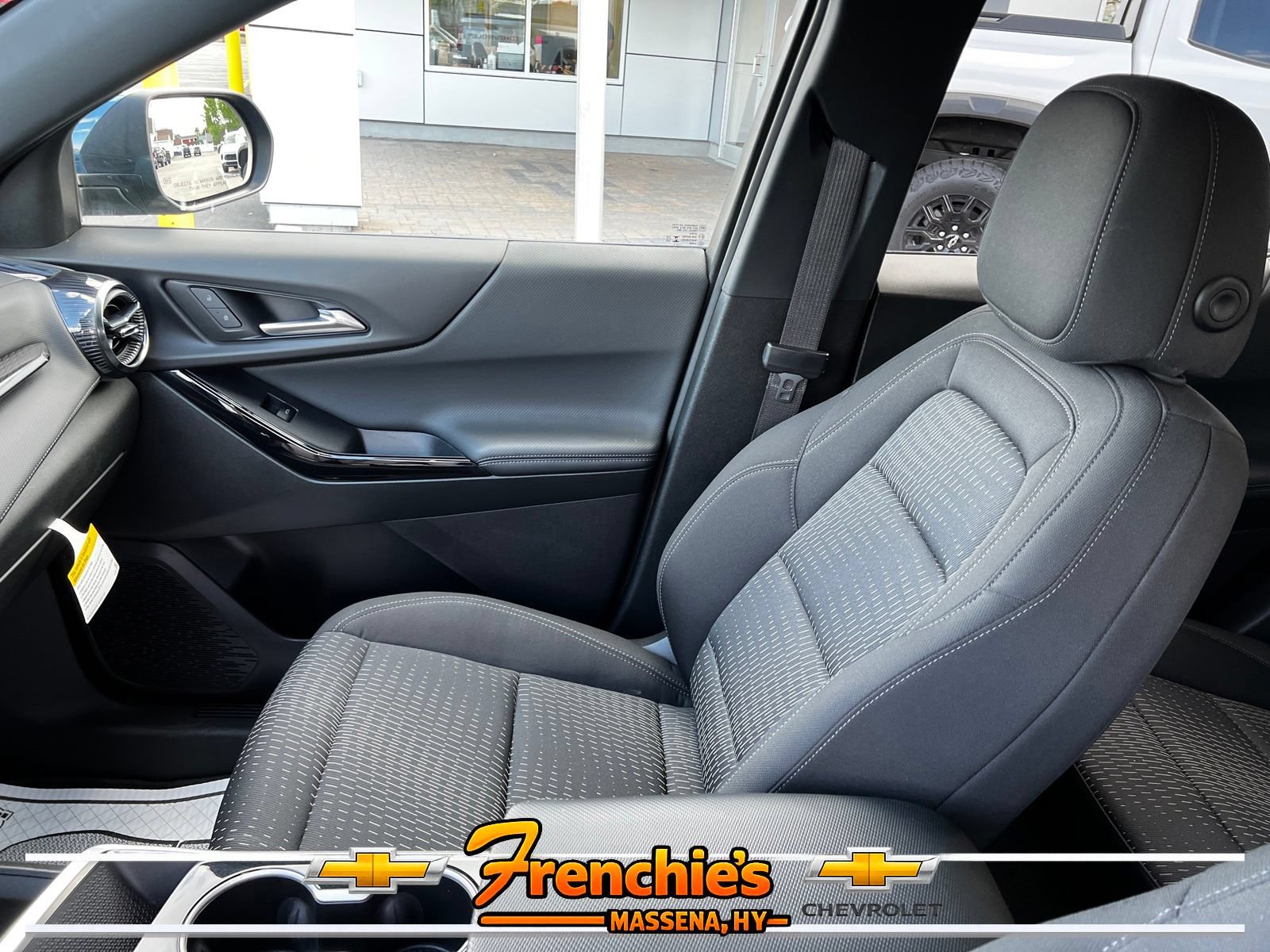Used 2025 Chevrolet Equinox LT FWD image 19