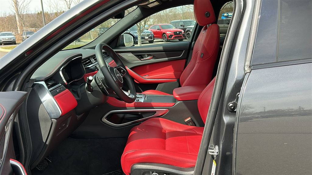 Certified 2025 Jaguar F-PACE R-Dynamic S image 9