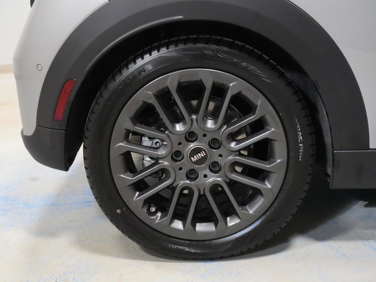 Certified 2025 MINI Cooper 2-Door Hardtop image 34