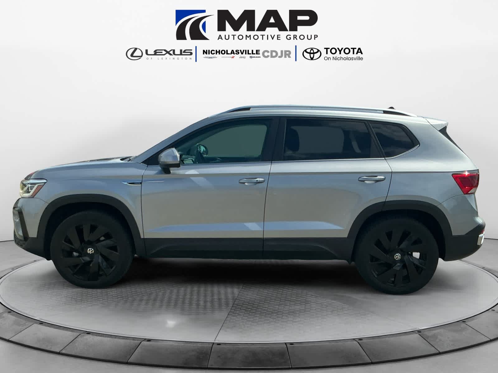 Used 2024 Volkswagen Taos SEL AWD/4WD image 2