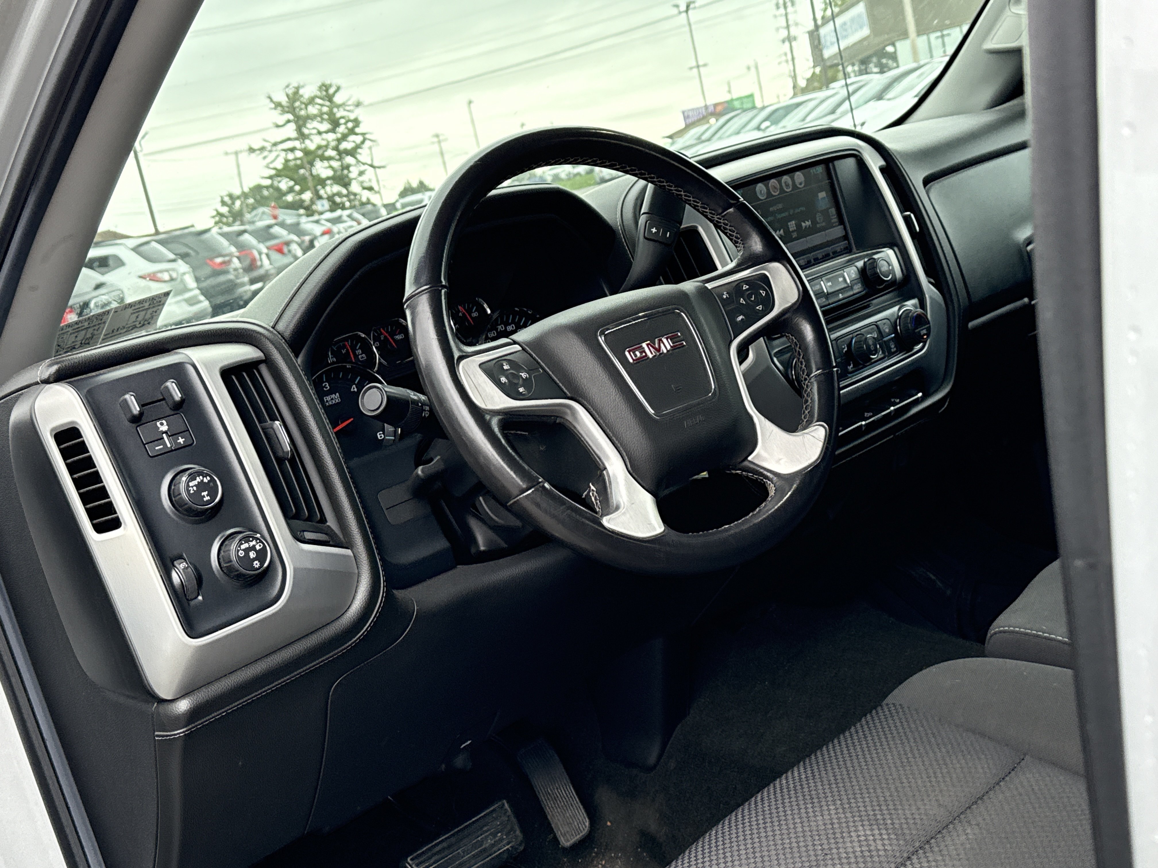 Used 2017 GMC Sierra 1500 SLE w/ SLE Value Package AWD/4WD image 15