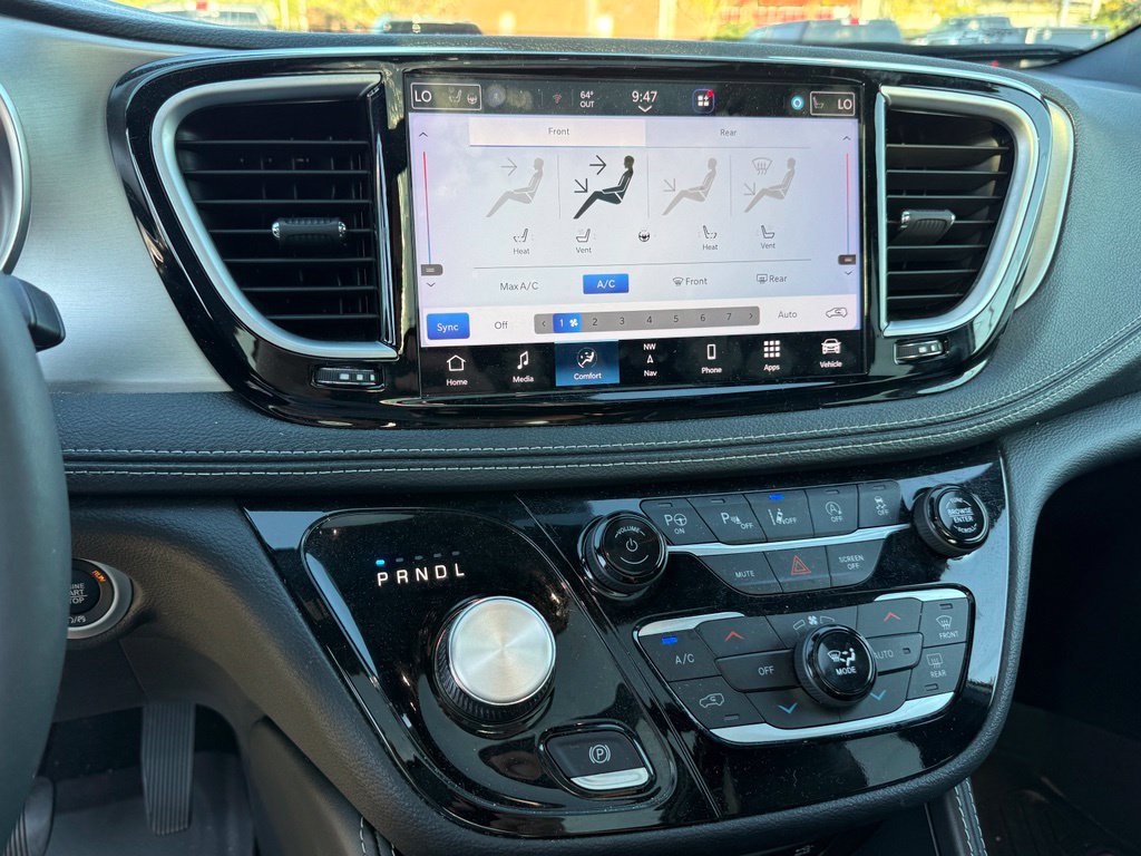 Used 2024 Chrysler Pacifica Limited w/ Uconnect Theater Family Group FWD image 19