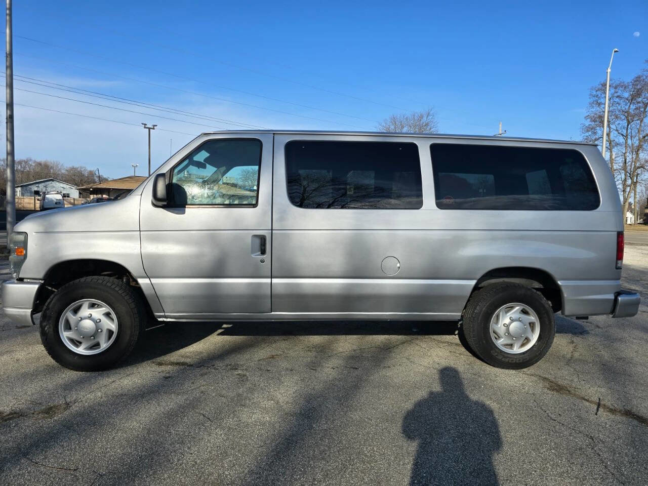Used 2009 Ford E-150 and Econoline 150 E 150 3dr Cargo Van RWD image 4