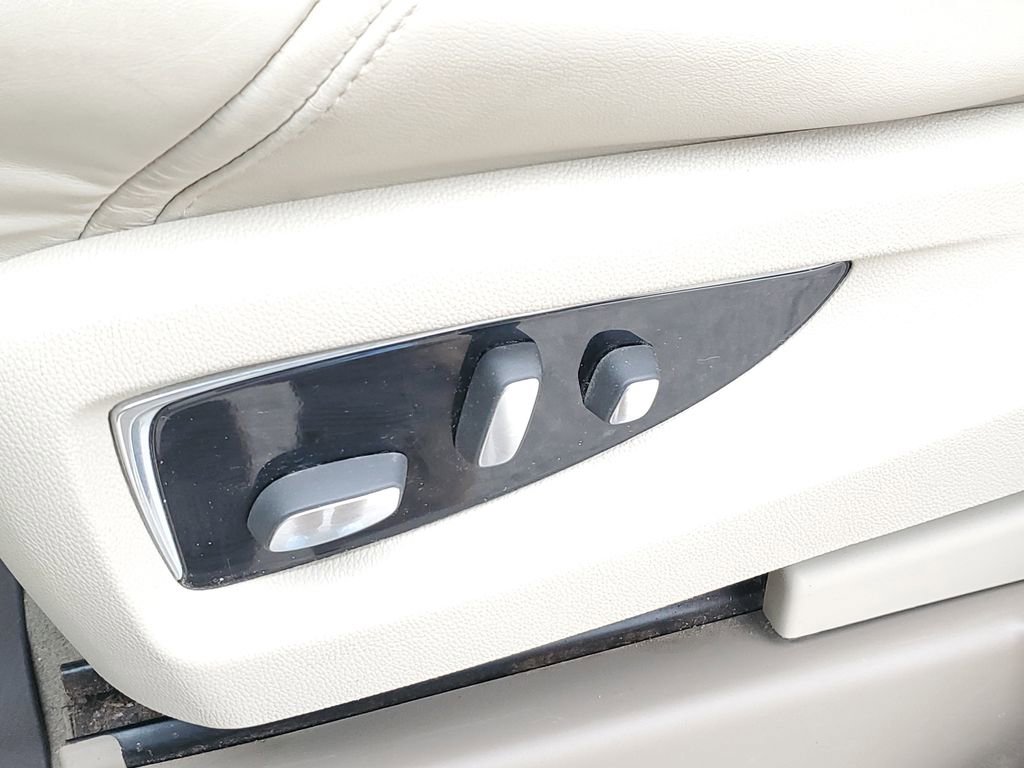 Used 2015 Cadillac Escalade ESV 4WD image 20