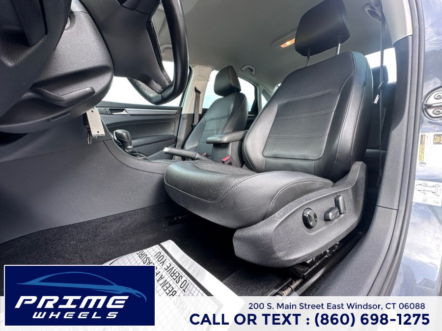Used 2018 Volkswagen Passat 2.0T R-Line FWD image 10