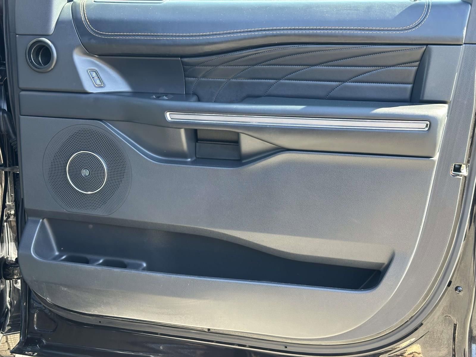 Used 2022 Ford Expedition Max Platinum AWD/4WD image 27