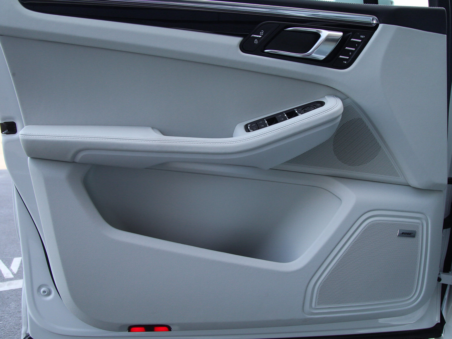 Certified 2023 Porsche Macan Turbo AWD/4WD image 14