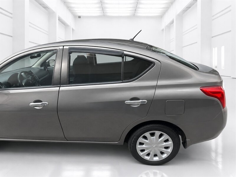 Used 2012 Nissan Versa SV FWD image 21