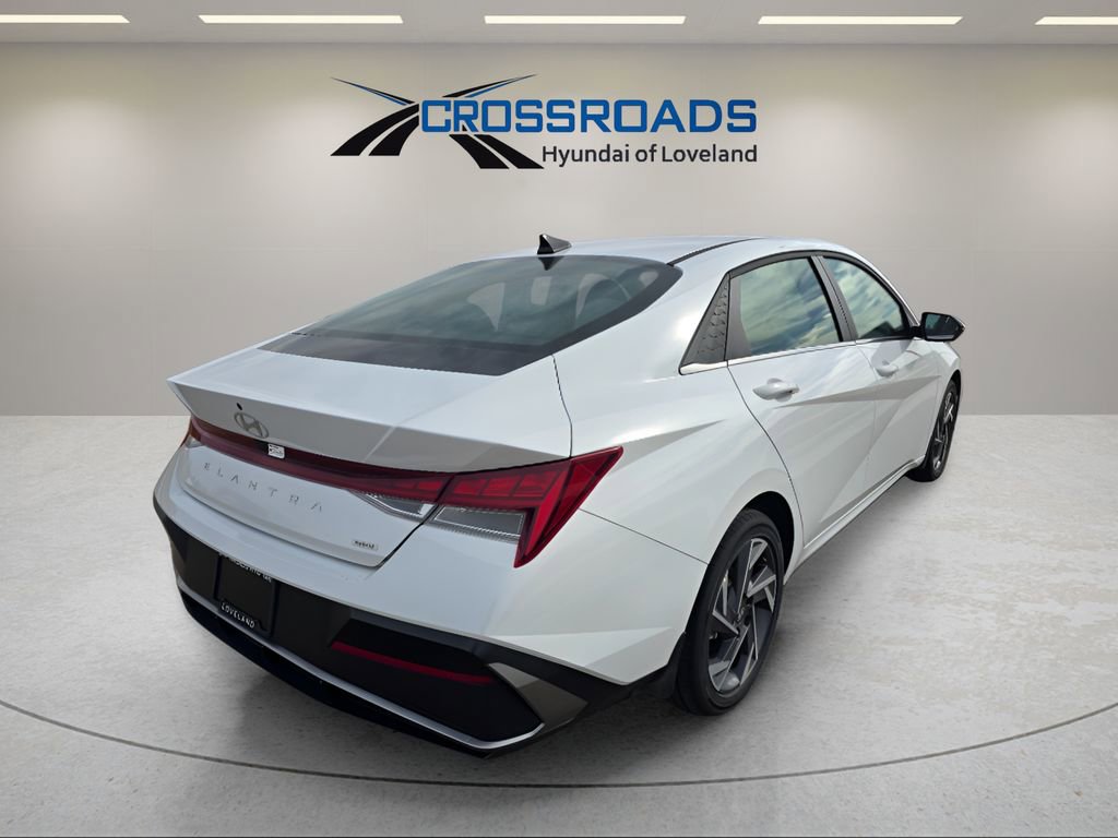 Used 2025 Hyundai Elantra Limited image 5