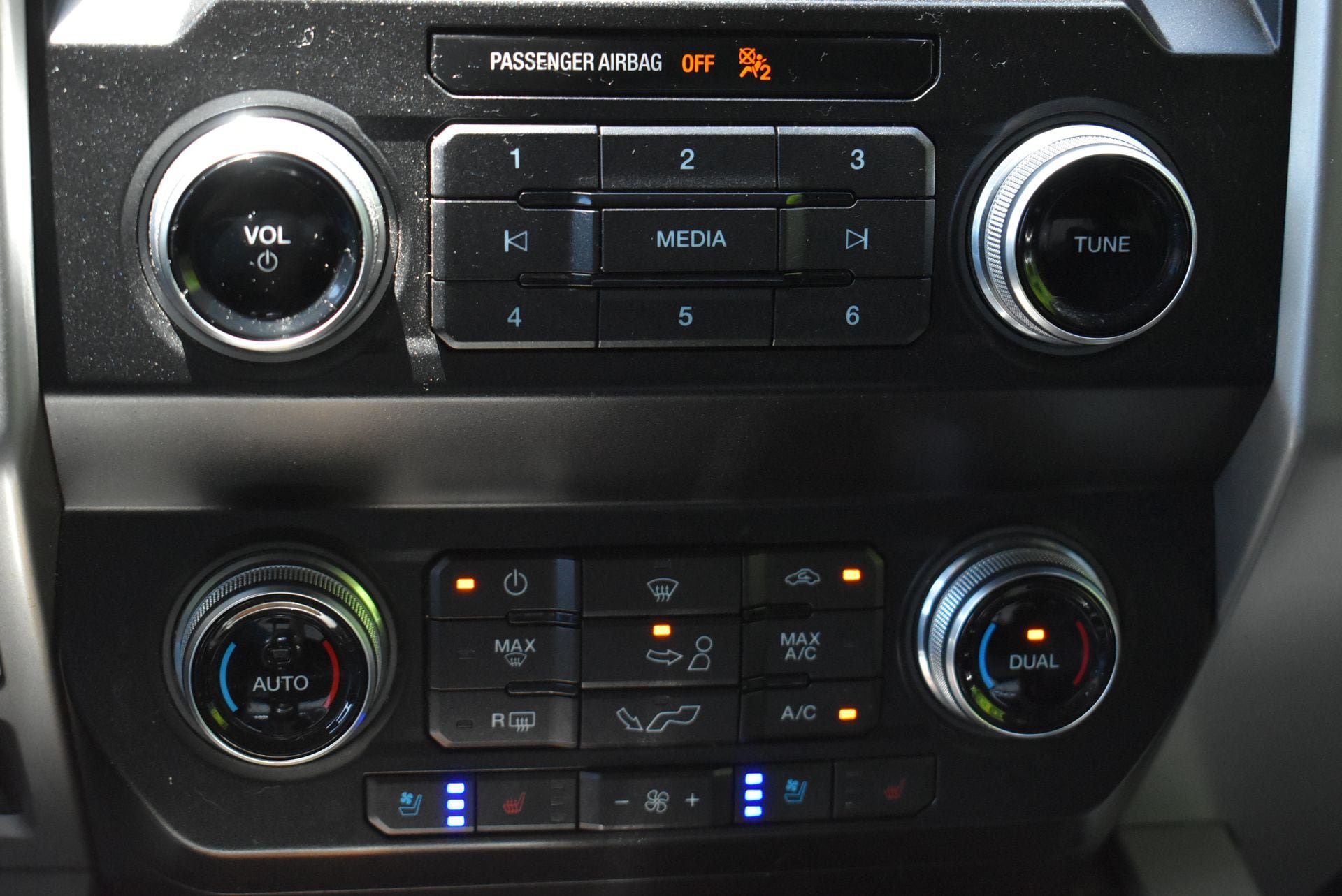 Used 2019 Ford F150 Lariat w/ Equipment Group 502A Luxury AWD/4WD image 26