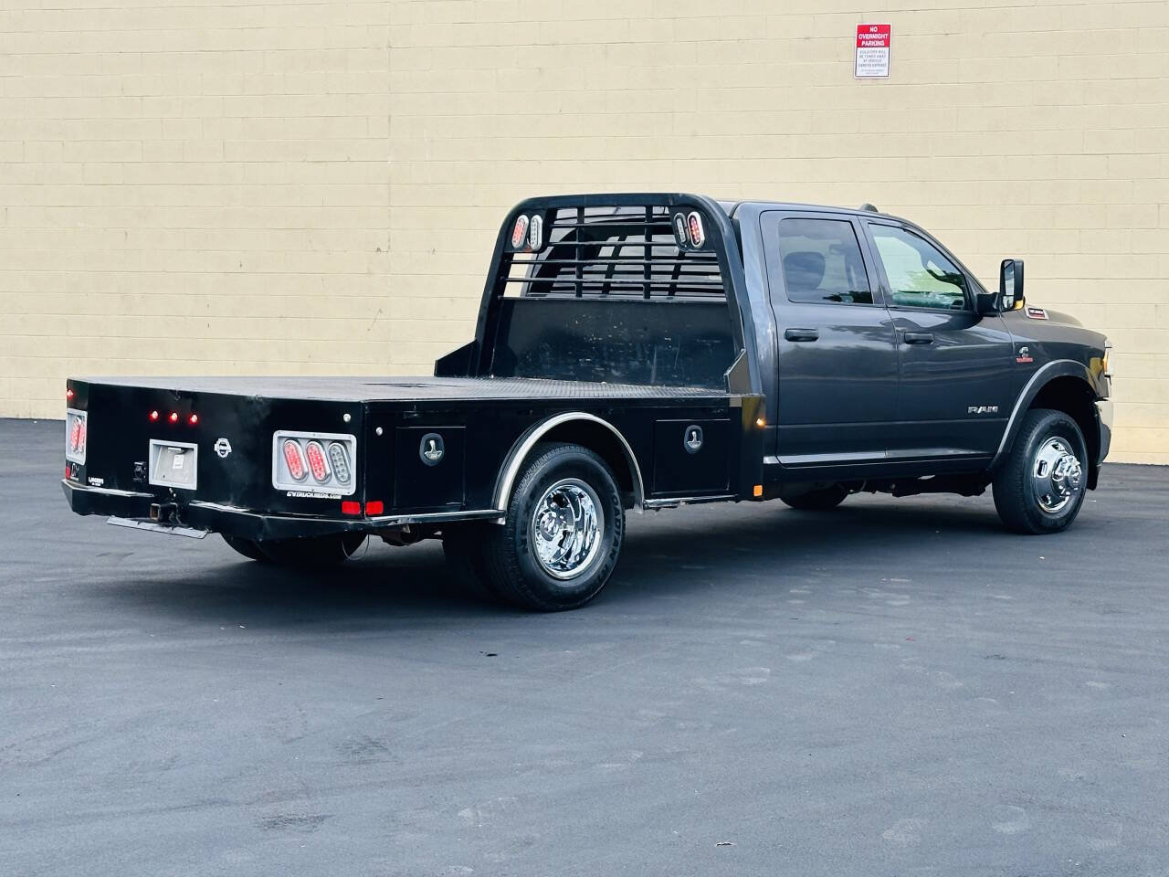 Used 2022 RAM 3500 Tradesman w/ Chrome Appearance Group AWD/4WD image 34