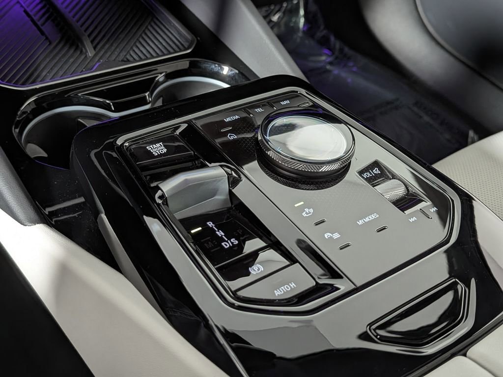 Used 2025 BMW 530i xDrive image 31